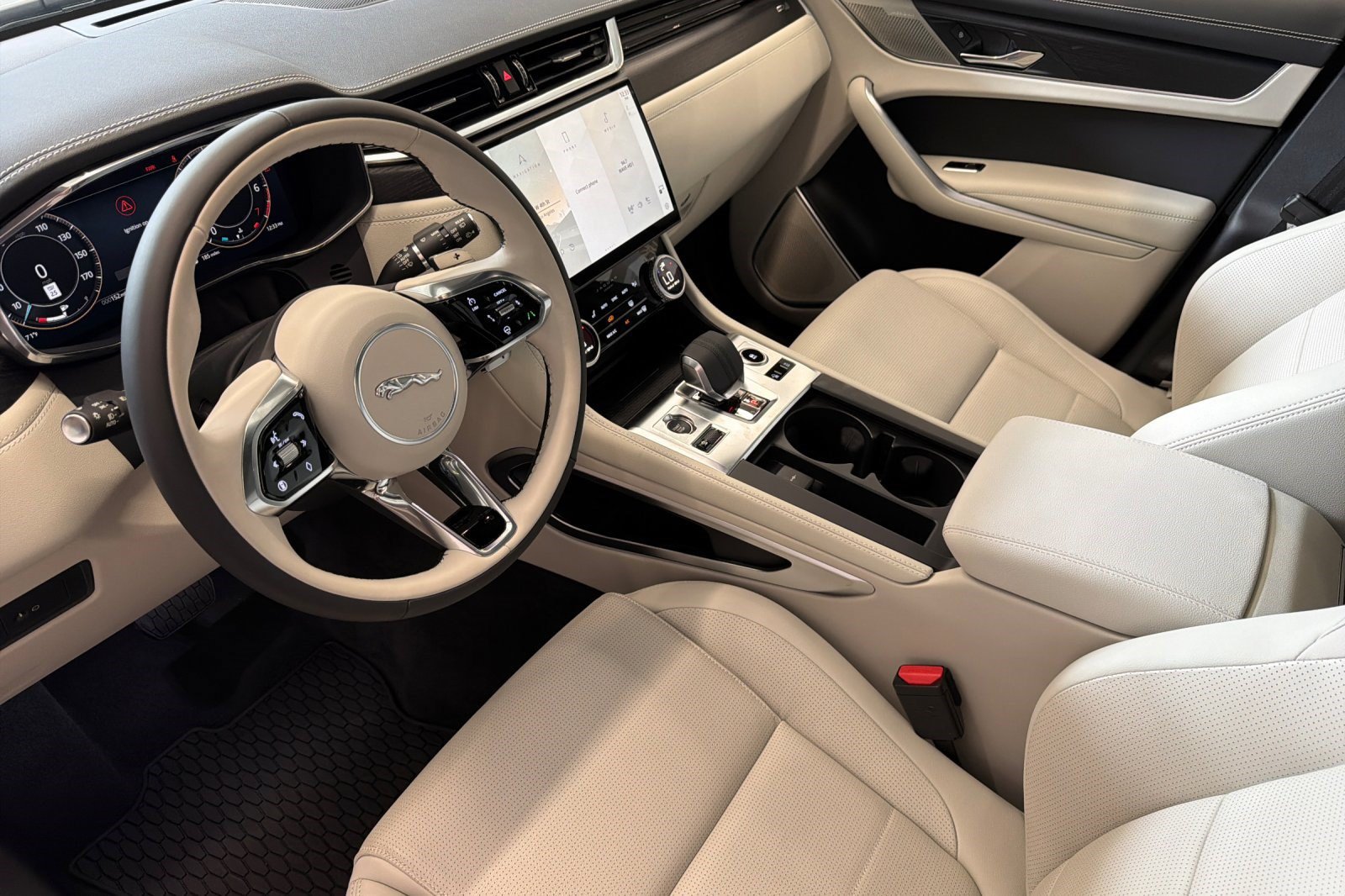 New 2025 Jaguar F-PACE R-Dynamic S AWD/4WD image 4