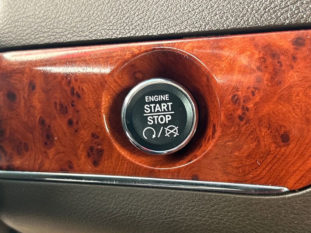 Used 2013 Chrysler Town & Country Limited image 18