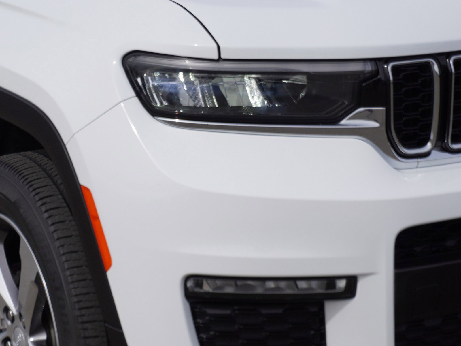 Used 2021 Jeep Grand Cherokee L Limited image 3