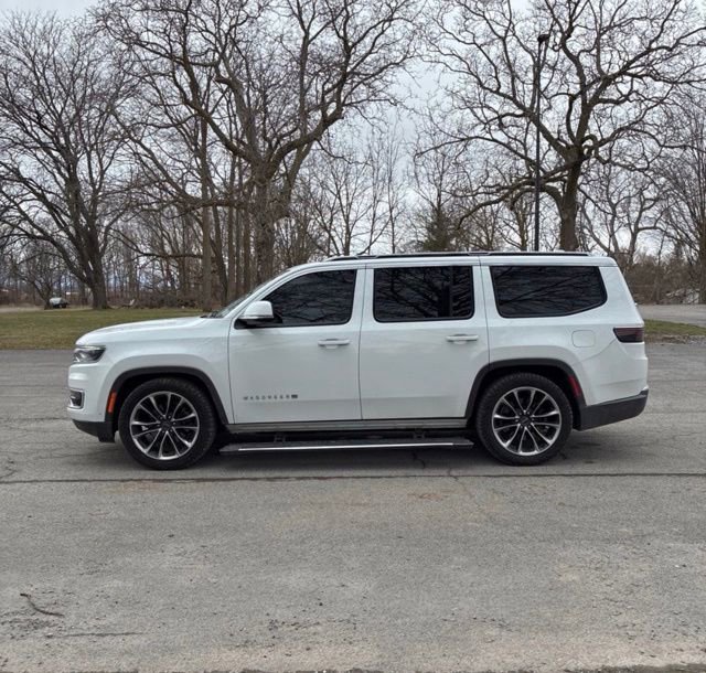 Used 2022 Jeep Wagoneer Series III w/ Premium Group I image 2