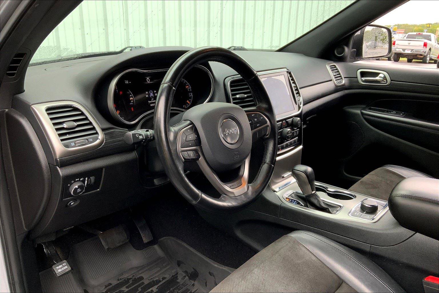 Used 2020 Jeep Grand Cherokee Laredo w/ Quick Order Package 2BN North image 13