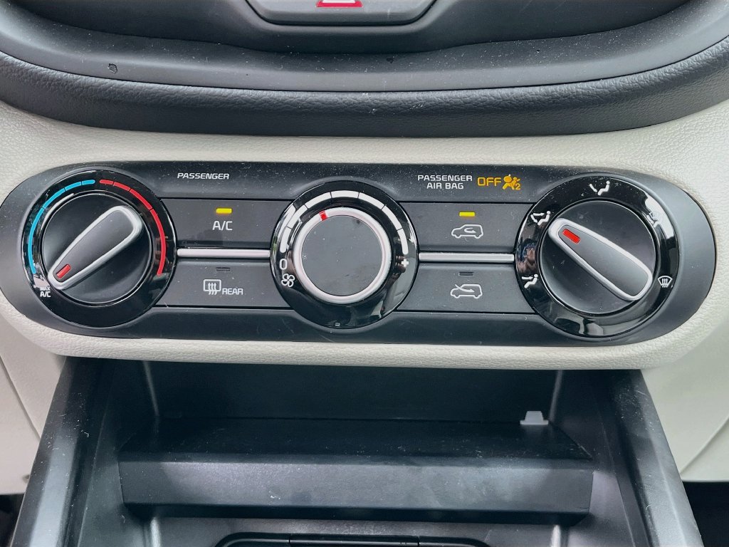 Certified 2025 Kia Soul LX w/ LX Technology Package FWD image 24