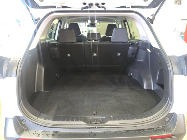 Used 2025 Toyota RAV4 XLE AWD/4WD image 28