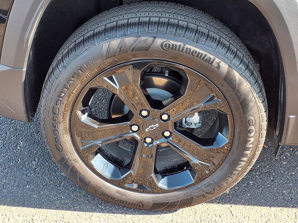 Used 2026 Chevrolet Equinox LT w/ Midnight Edition image 9