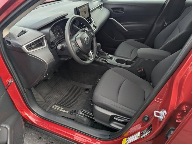 Used 2025 Toyota Corolla Cross LE image 9