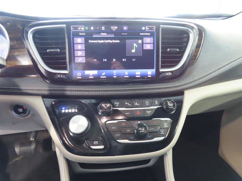 Used 2022 Chrysler Pacifica Limited image 25