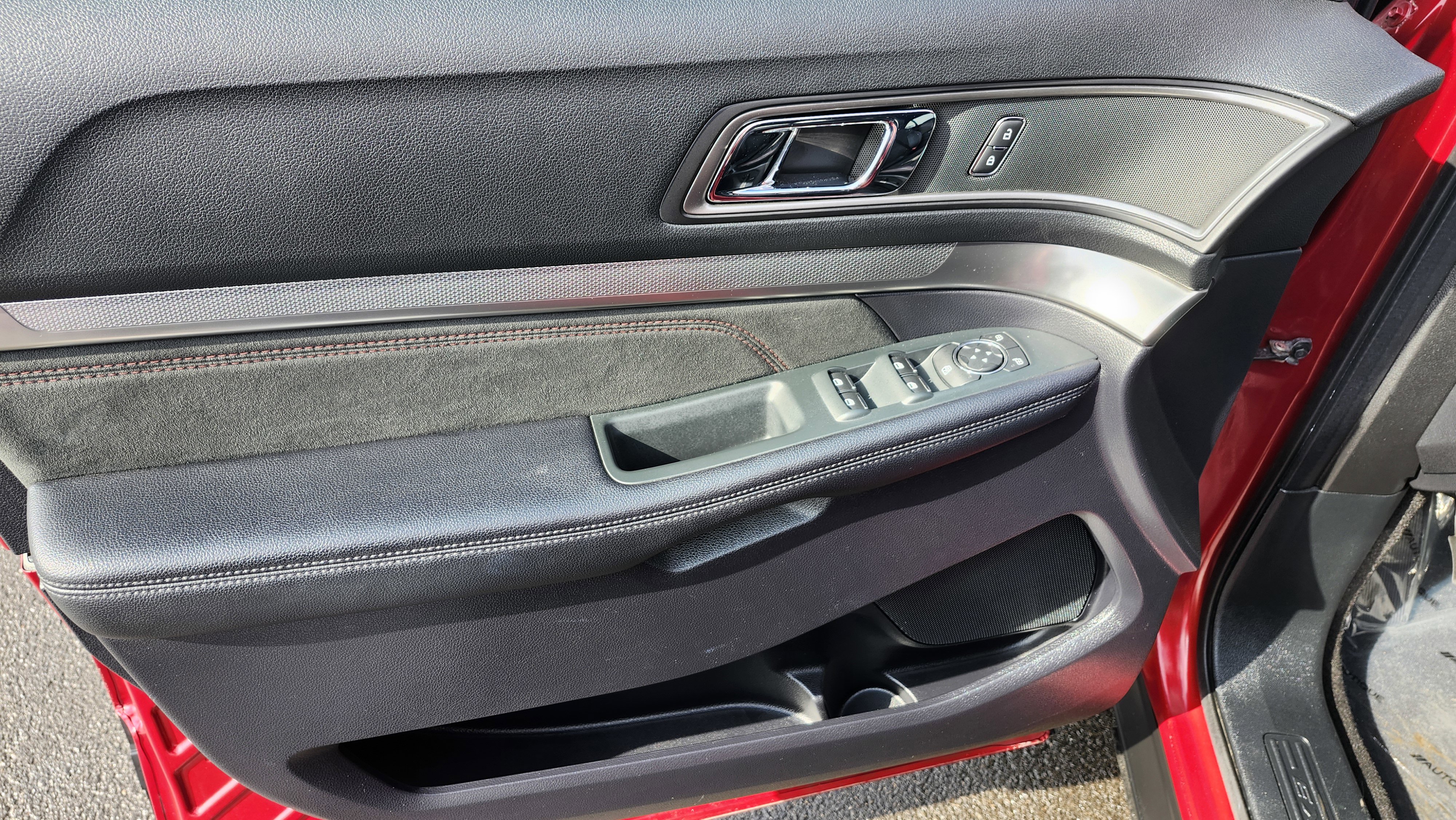 Used 2019 Ford Explorer XLT w/ Equipment Group 202A image 28