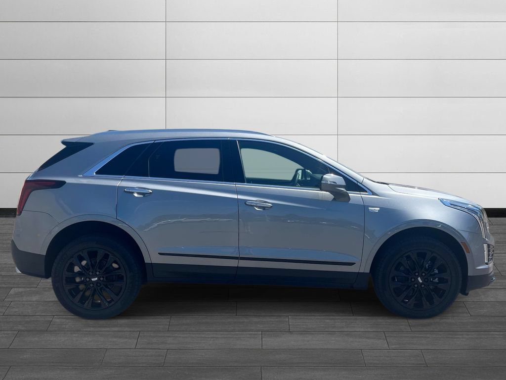 New 2026 Cadillac XT5 Luxury w/ LPO, ONYX Package FWD image 6