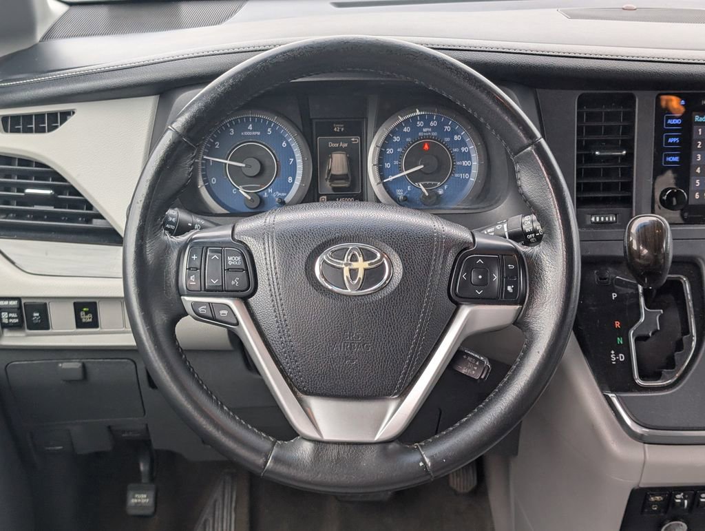 Used 2017 Toyota Sienna L image 16