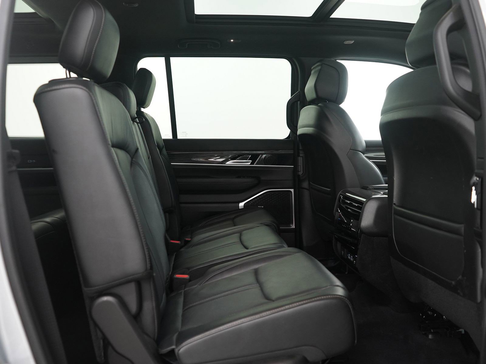 Used 2022 Jeep Wagoneer Series II w/ Premium Group I image 11