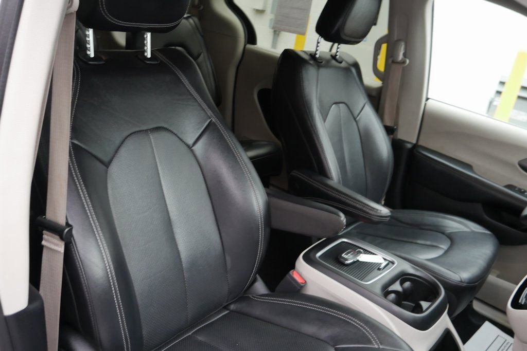 Used 2022 Chrysler Pacifica Touring-L image 21