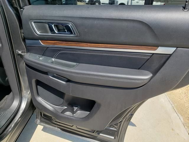 Used 2018 Ford Explorer Limited w/ Equipment Group 301A AWD/4WD image 20