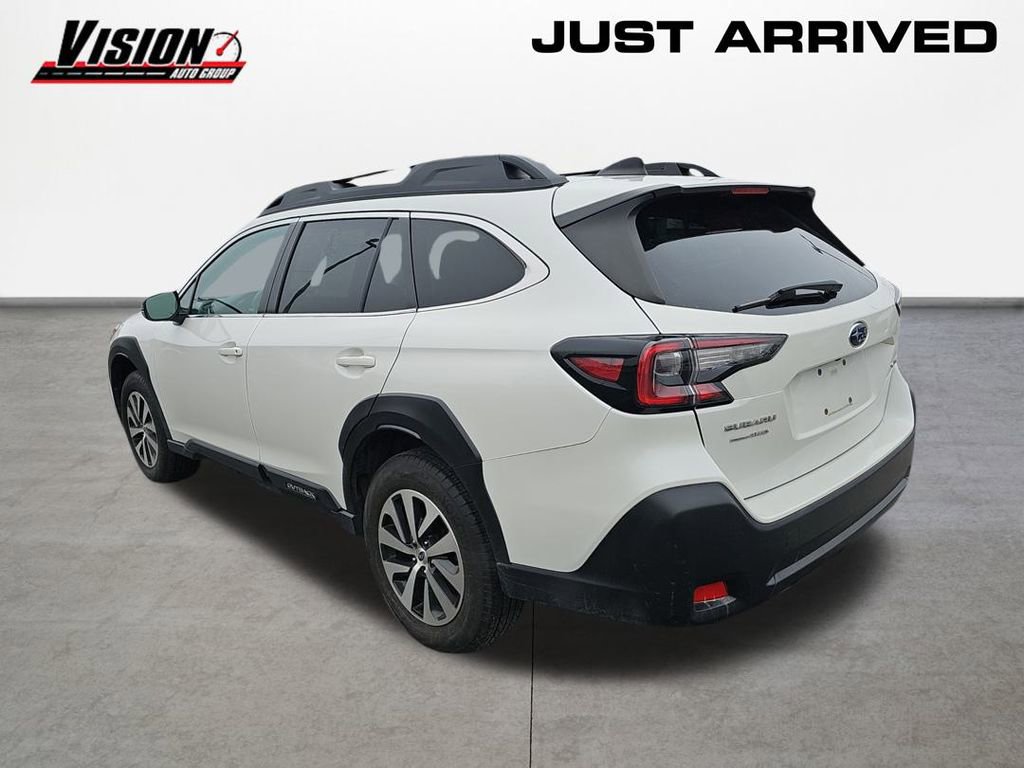 Used 2023 Subaru Outback Premium image 7