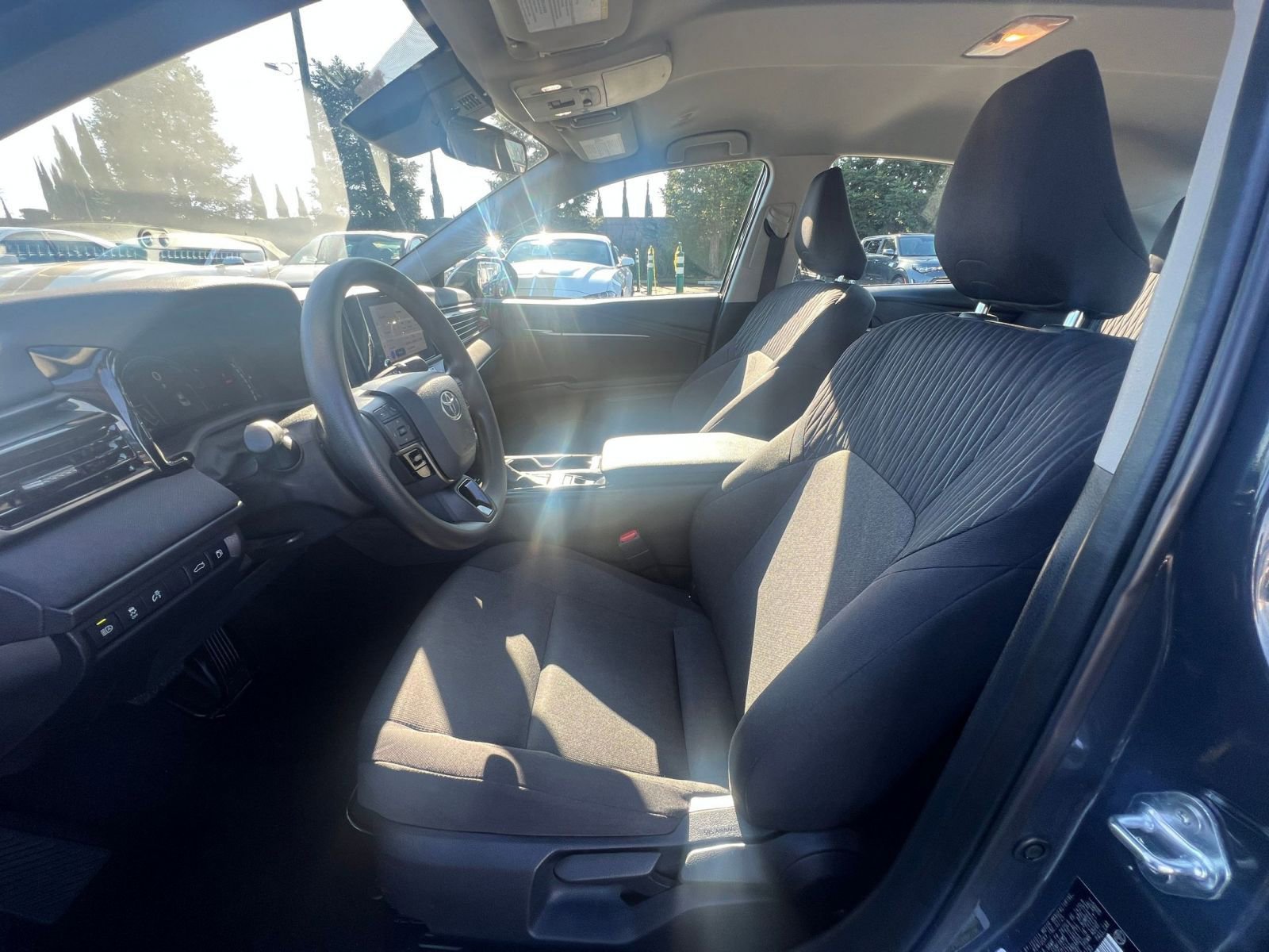 Used 2025 Toyota Camry LE image 27