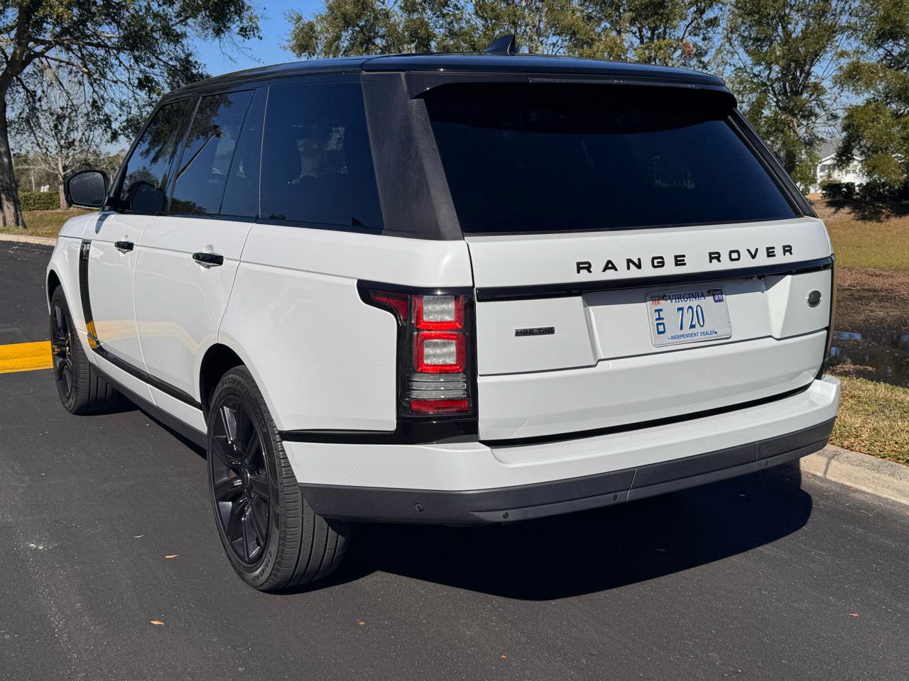 Used 2017 Land Rover Range Rover HSE AWD/4WD image 11
