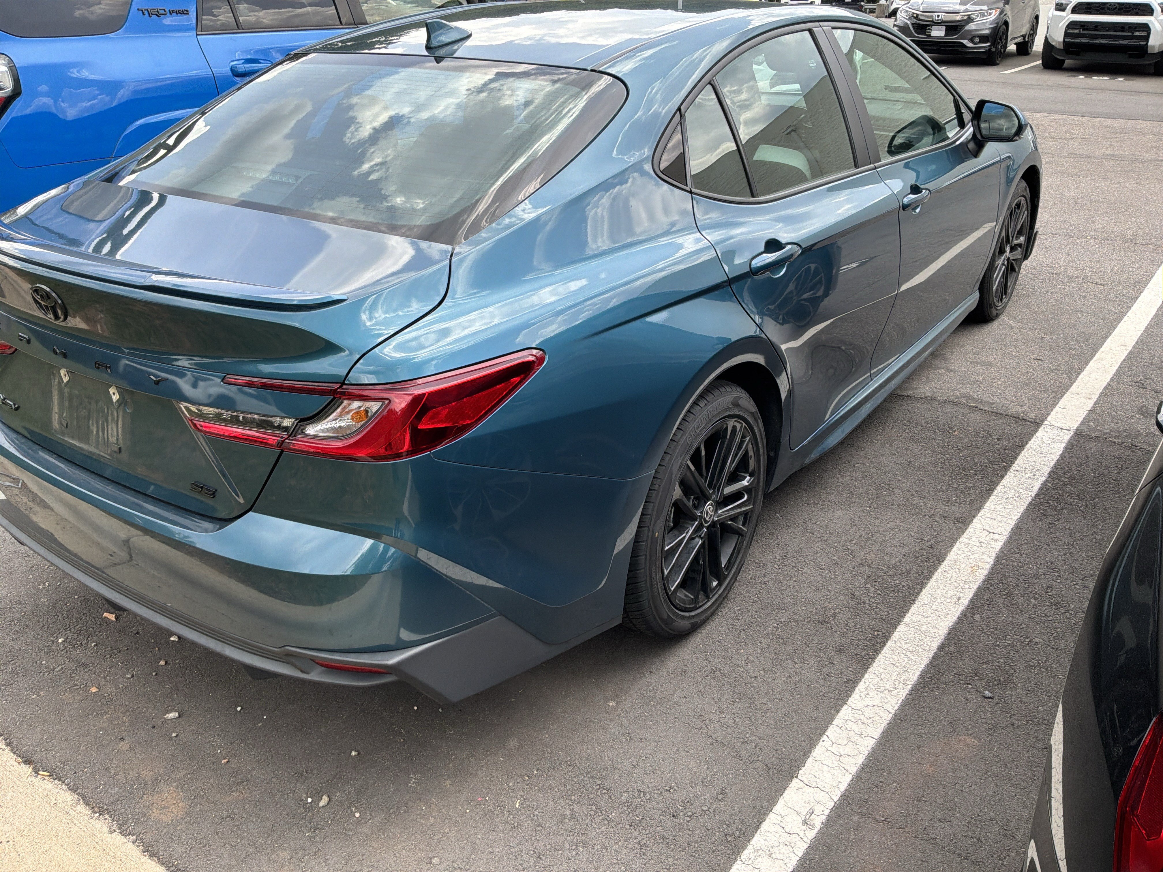 Used 2025 Toyota Camry SE FWD image 8