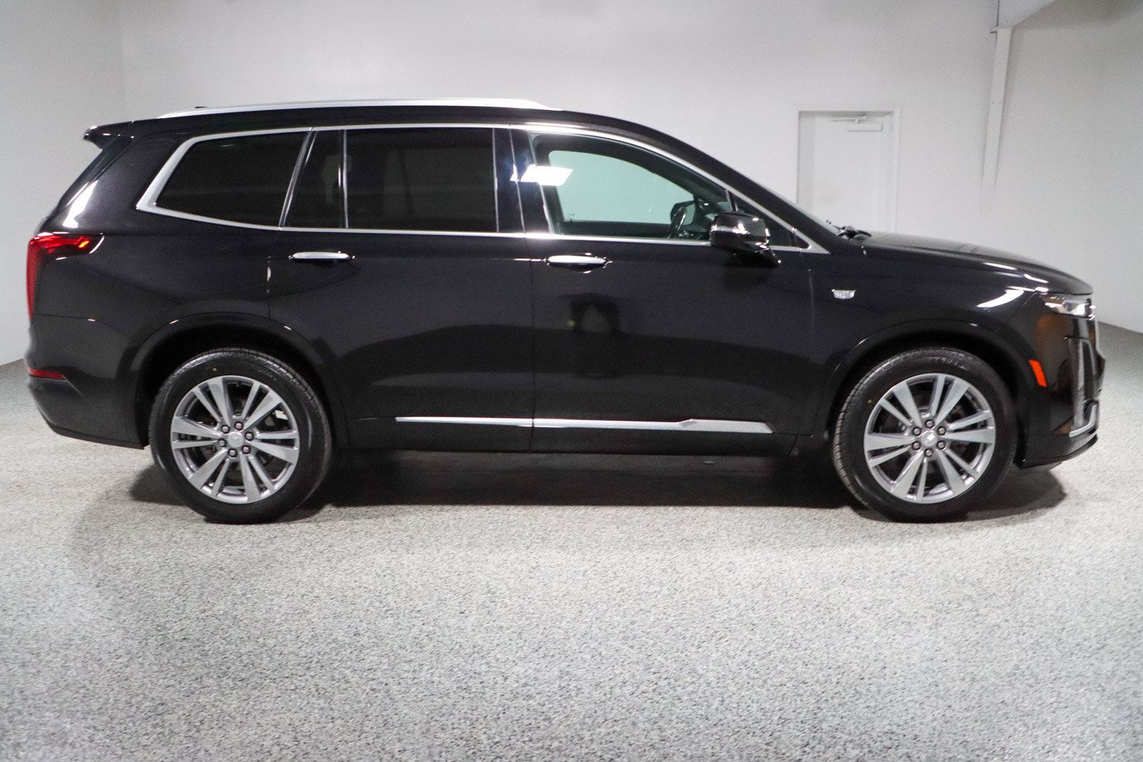 Used 2024 Cadillac XT6 Premium Luxury AWD/4WD image 6