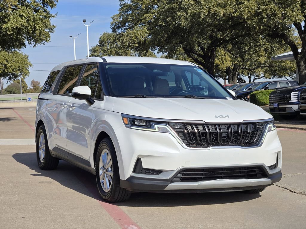 Used 2022 Kia Carnival LX image 3