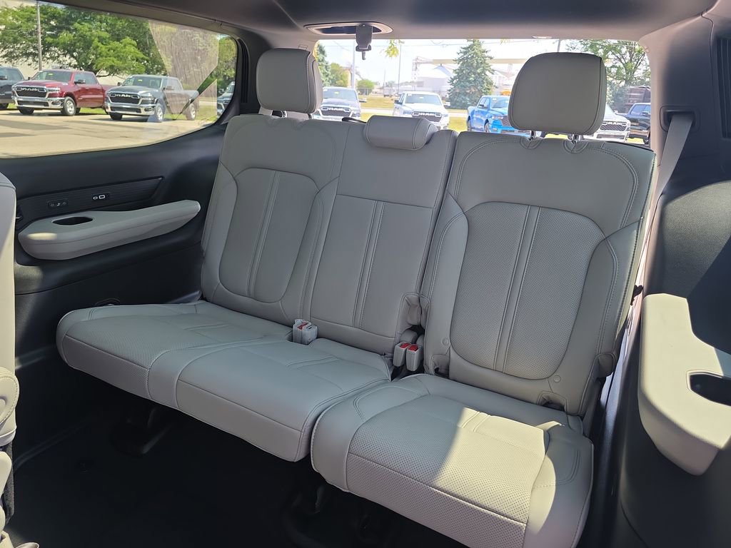 New 2025 Jeep Wagoneer Series III w/ Quick Order Package 25C Super image 10