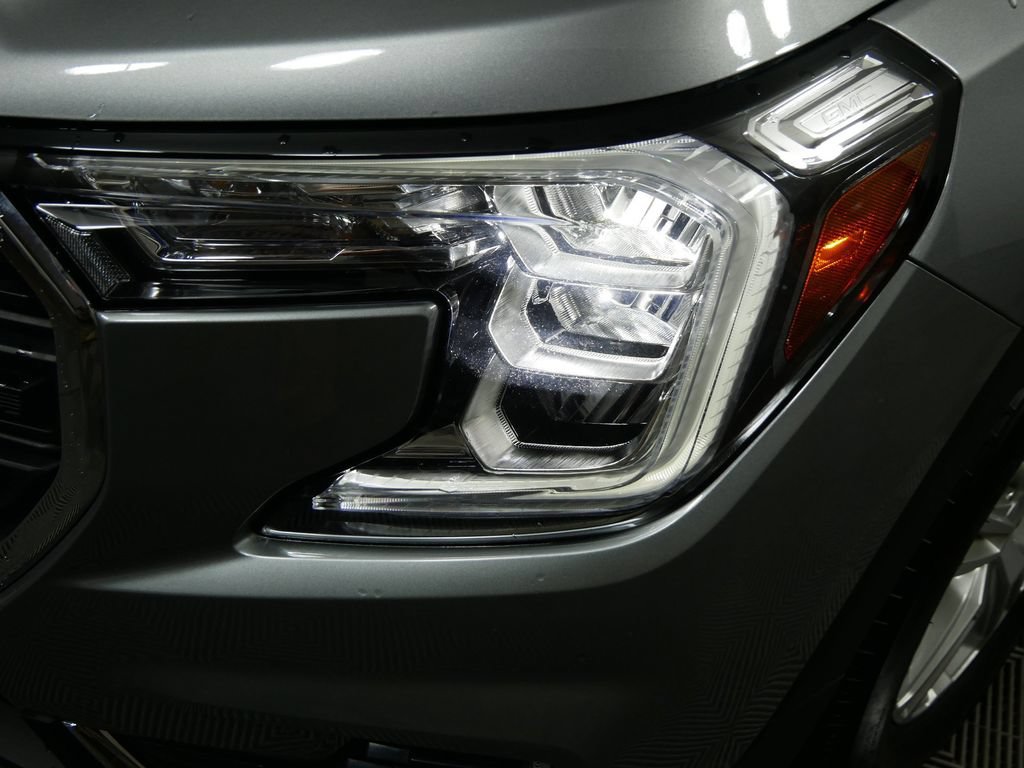 Used 2023 GMC Terrain SLE w/ Driver Convenience Package FWD image 11