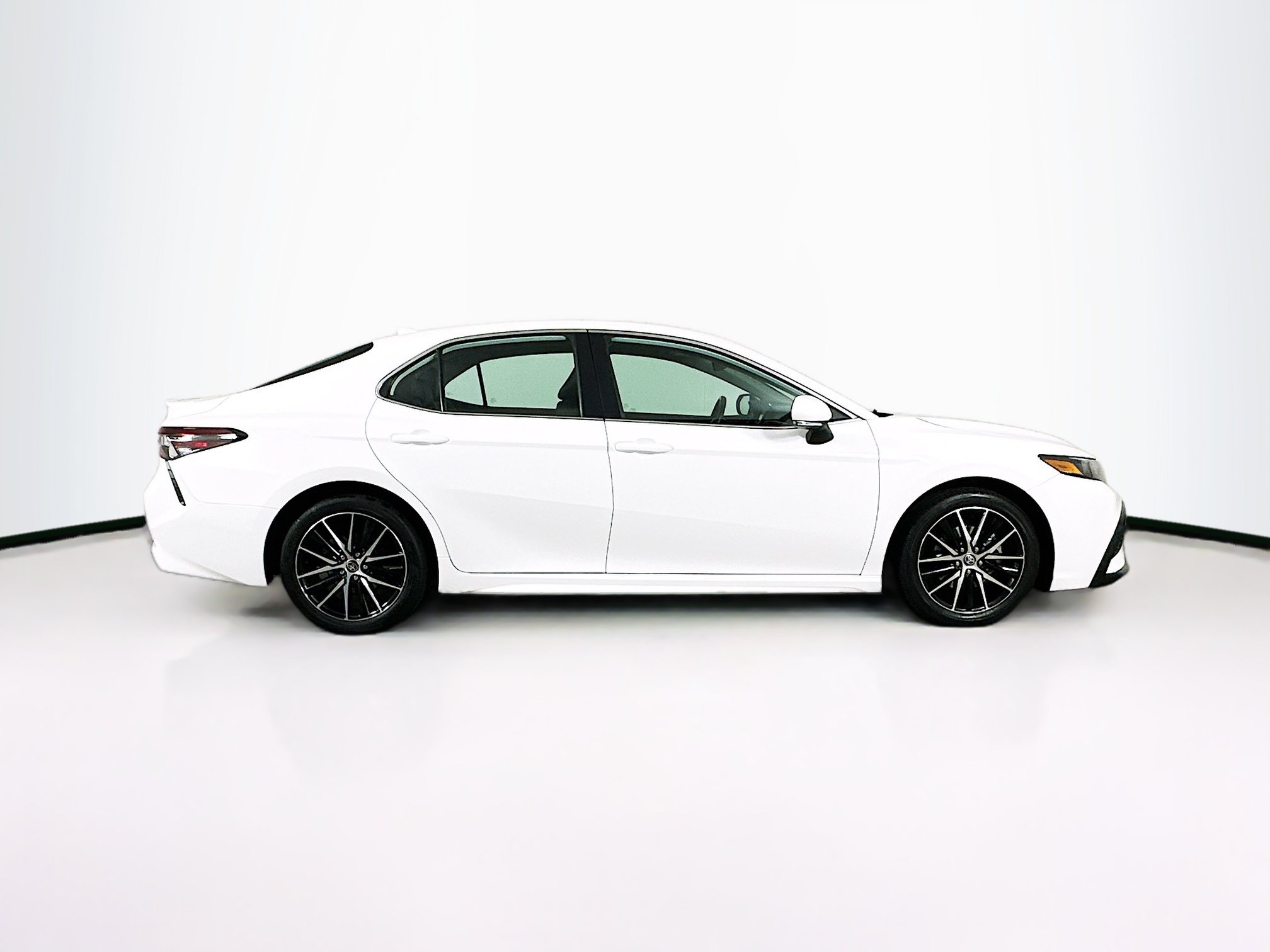 Used 2024 Toyota Camry SE FWD image 10