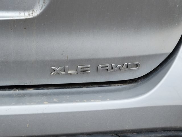 Used 2023 Toyota Highlander XLE AWD/4WD image 15