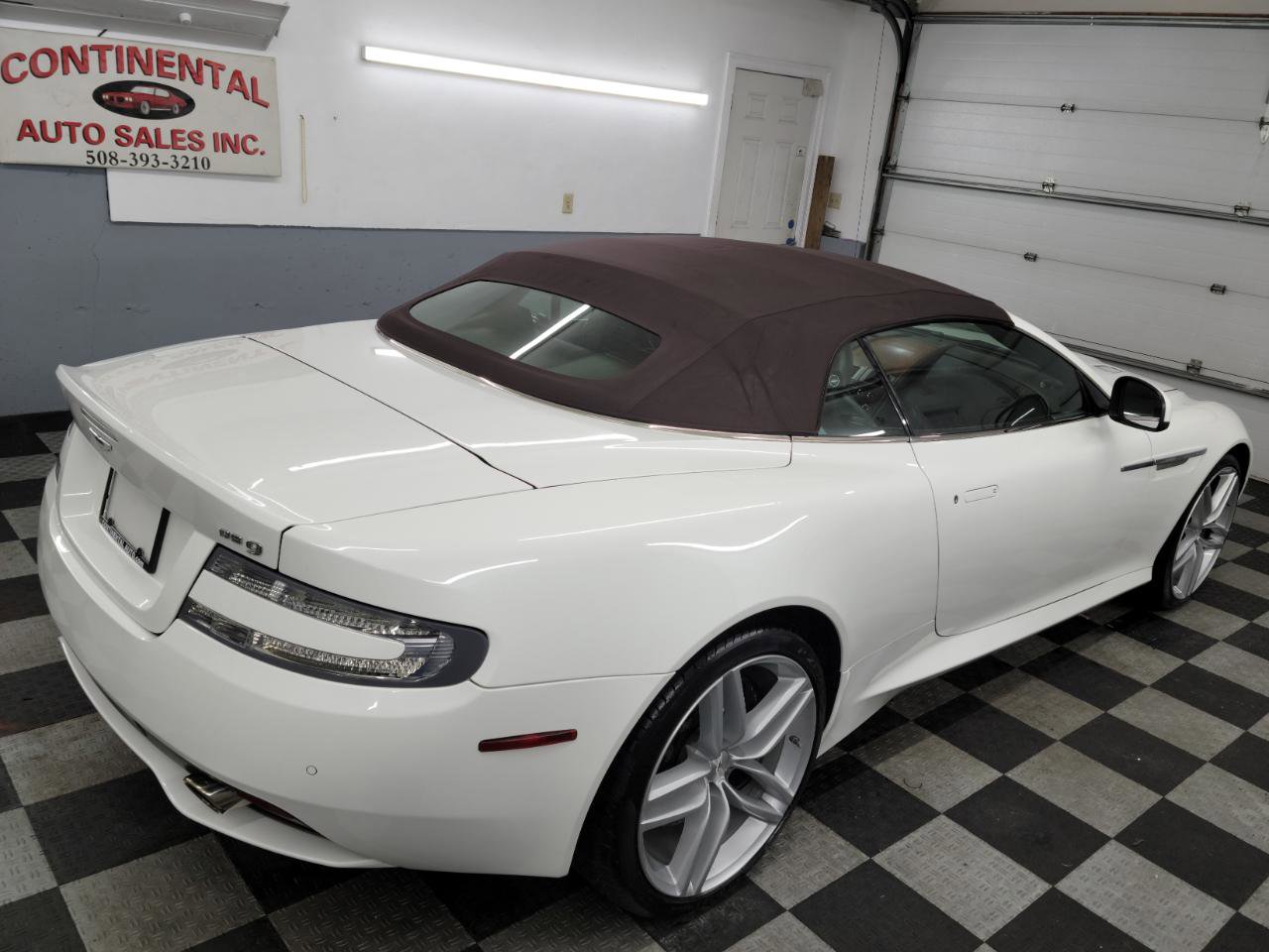 Used 2014 Aston Martin DB9 Volante RWD image 14
