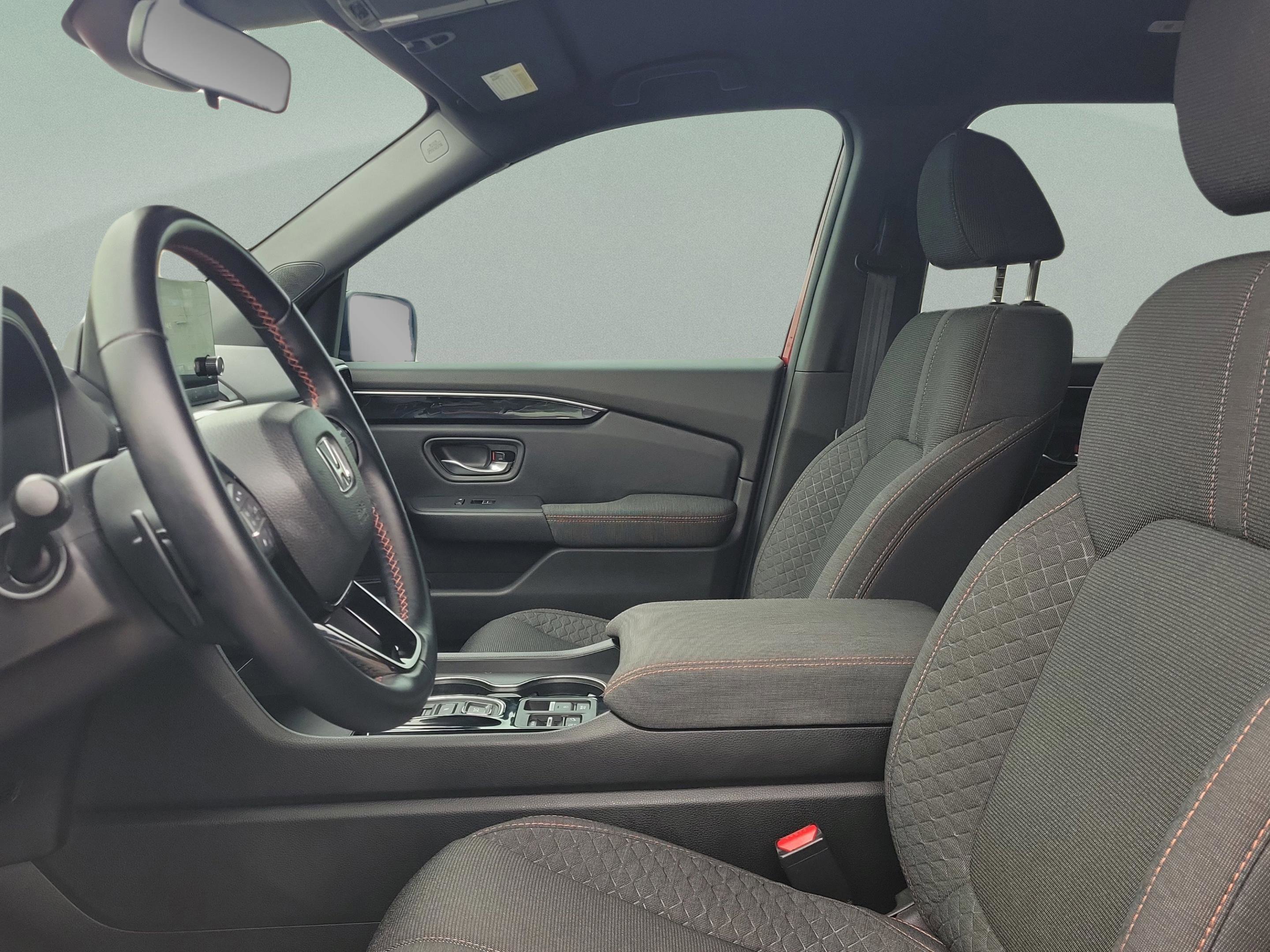 Used 2023 Honda Pilot Sport image 14