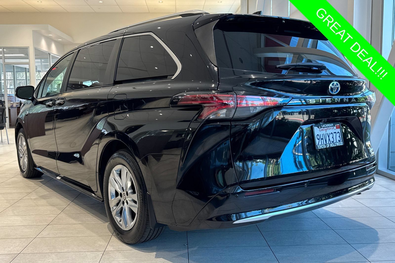 Certified 2023 Toyota Sienna Limited FWD image 6