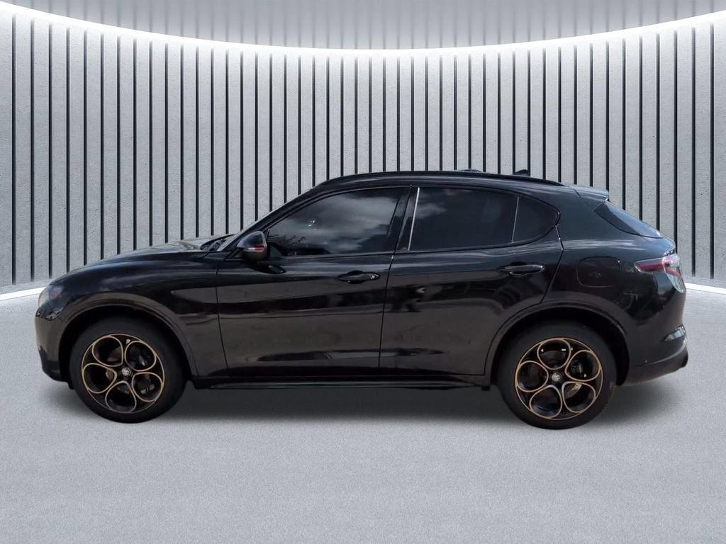 Used 2025 Alfa Romeo Stelvio Sprint AWD/4WD image 14