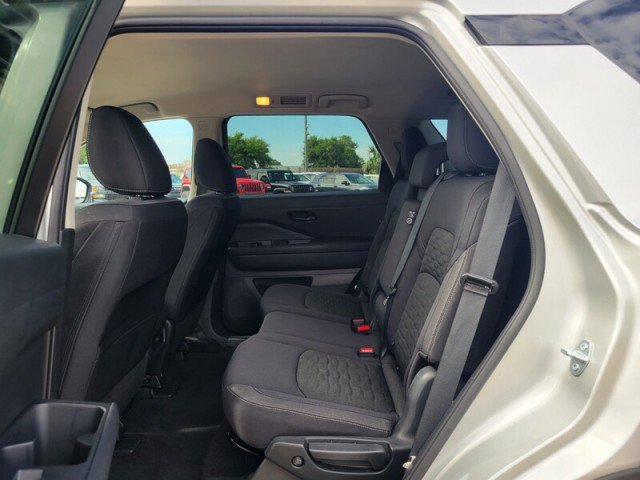Used 2025 Nissan Pathfinder SV FWD image 28