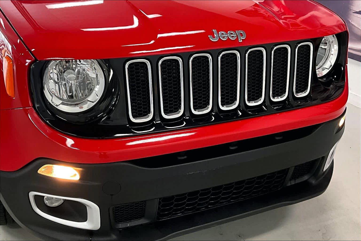 Used 2018 Jeep Renegade Latitude w/ Cold Weather Group AWD/4WD image 30