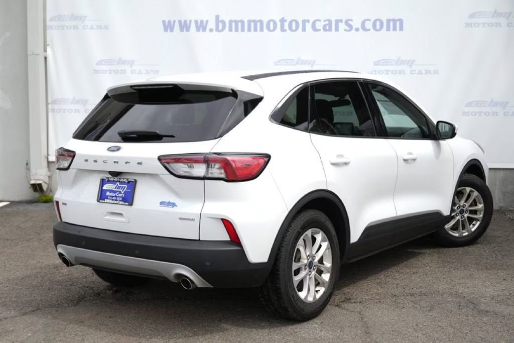 Used 2020 Ford Escape SE FWD image 3