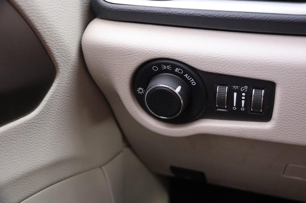 Used 2021 Chrysler Voyager Lxi image 21