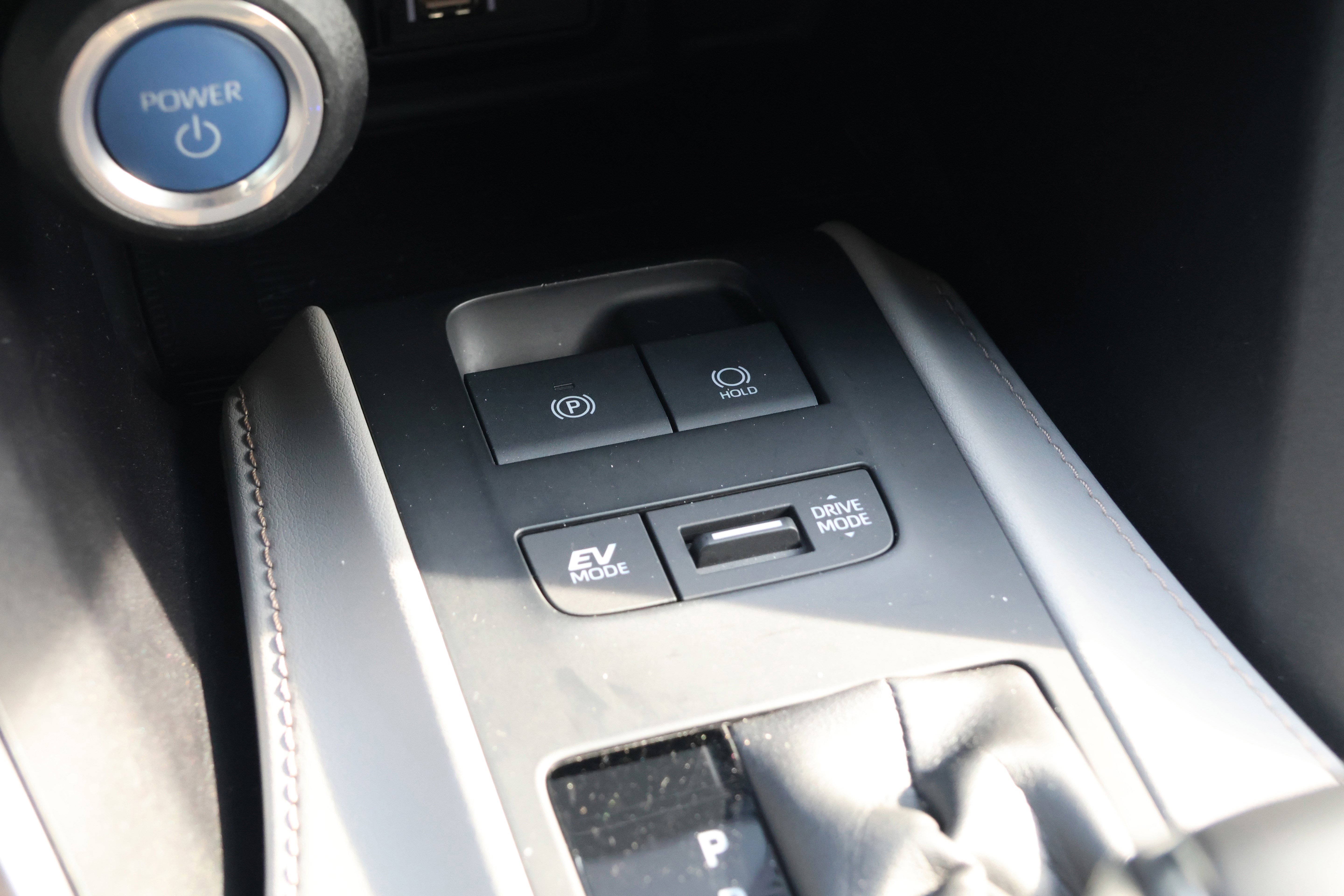 Used 2022 Toyota Venza LE image 28