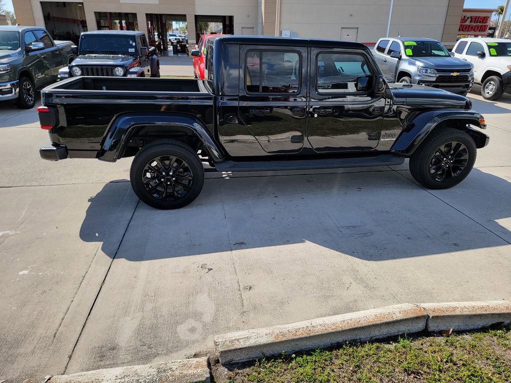 Used 2021 Jeep Gladiator Overland image 5