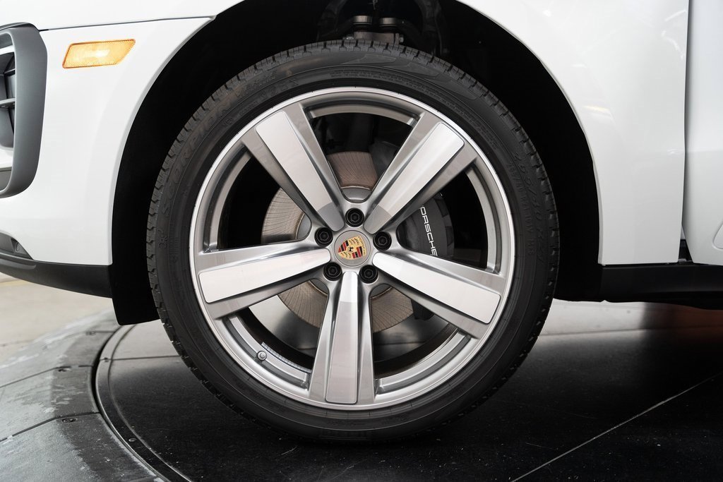 Certified 2024 Porsche Macan image 20