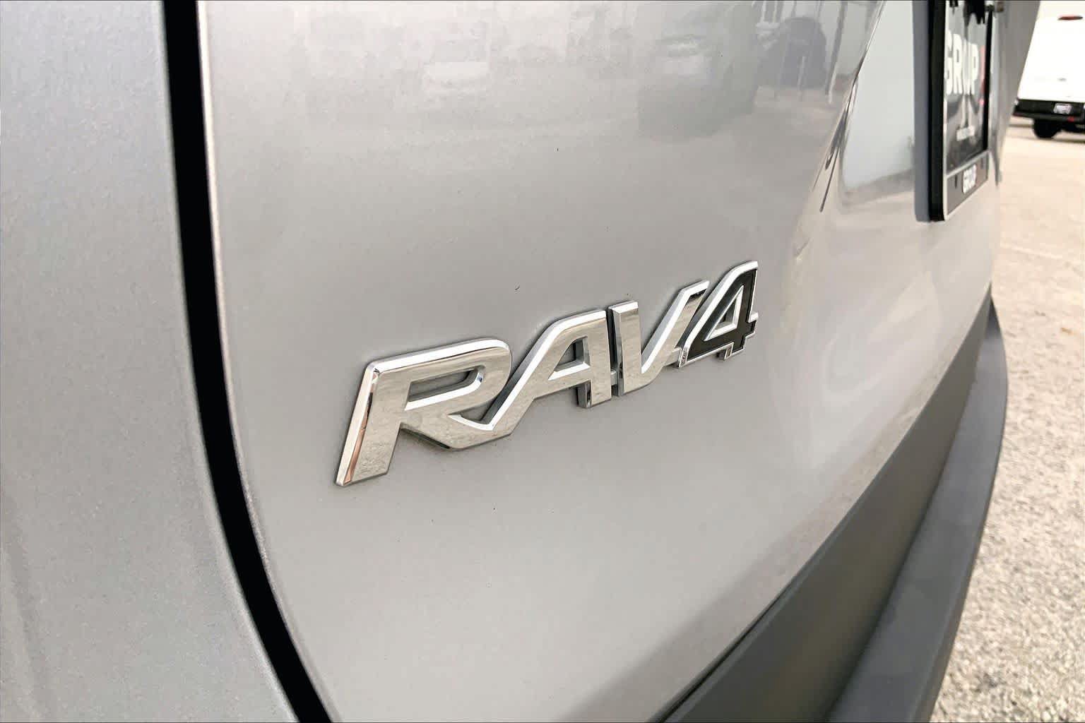 Used 2024 Toyota RAV4 XLE AWD/4WD image 61