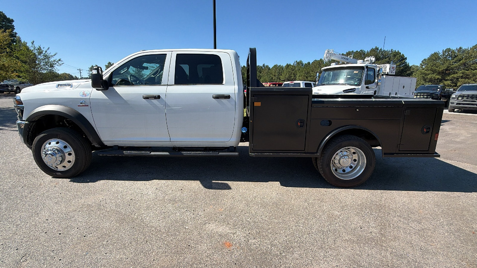 New 2026 RAM 5500 Tradesman w/ Chrome Appearance Group AWD/4WD image 11