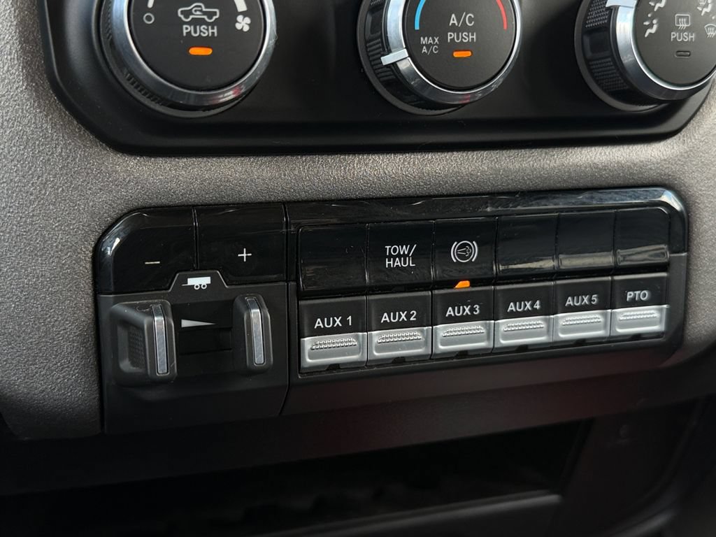 Used 2020 RAM 5500 Tradesman w/ Chrome Appearance Group AWD/4WD image 18
