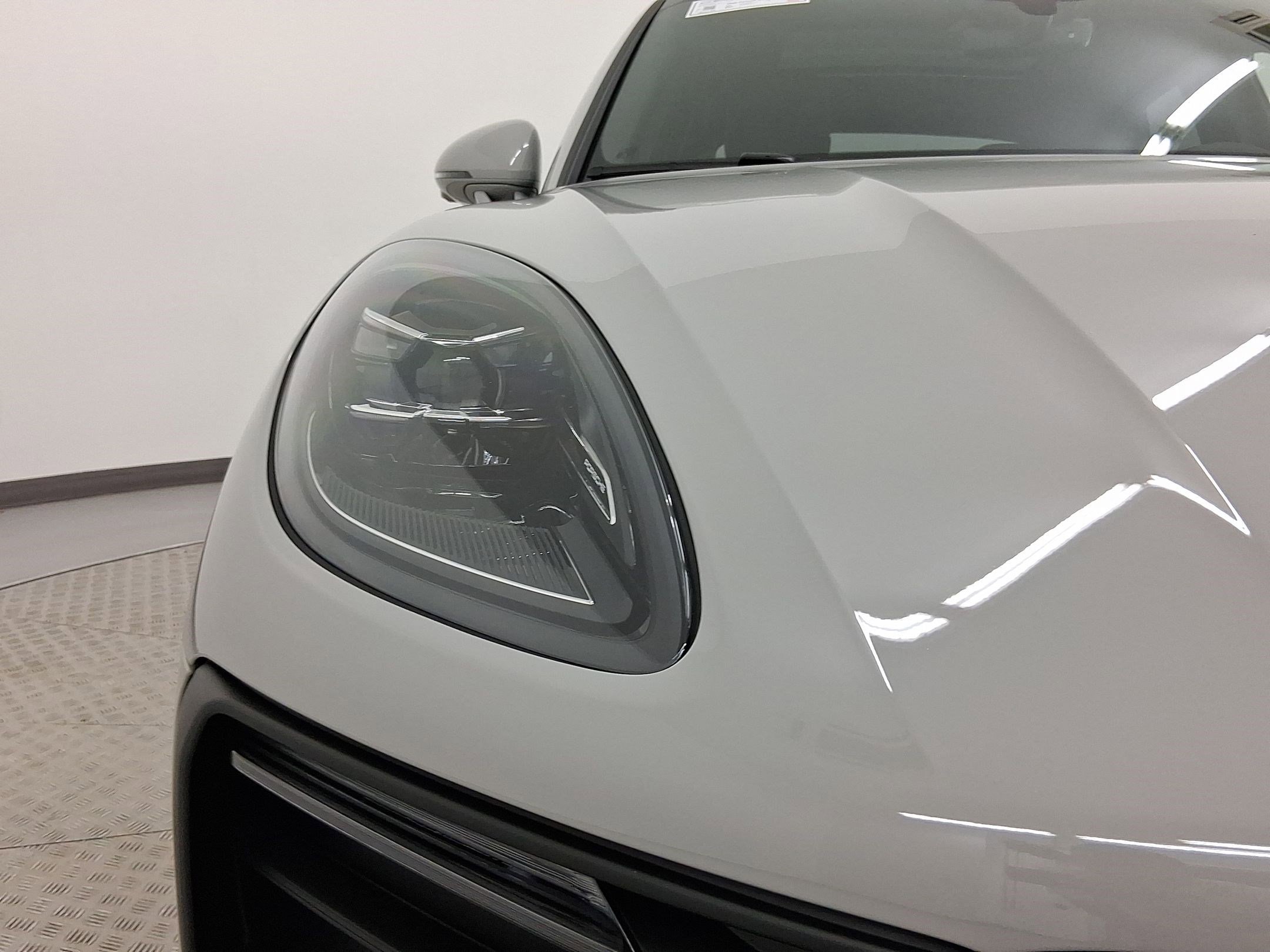 Used 2026 Porsche Macan image 11