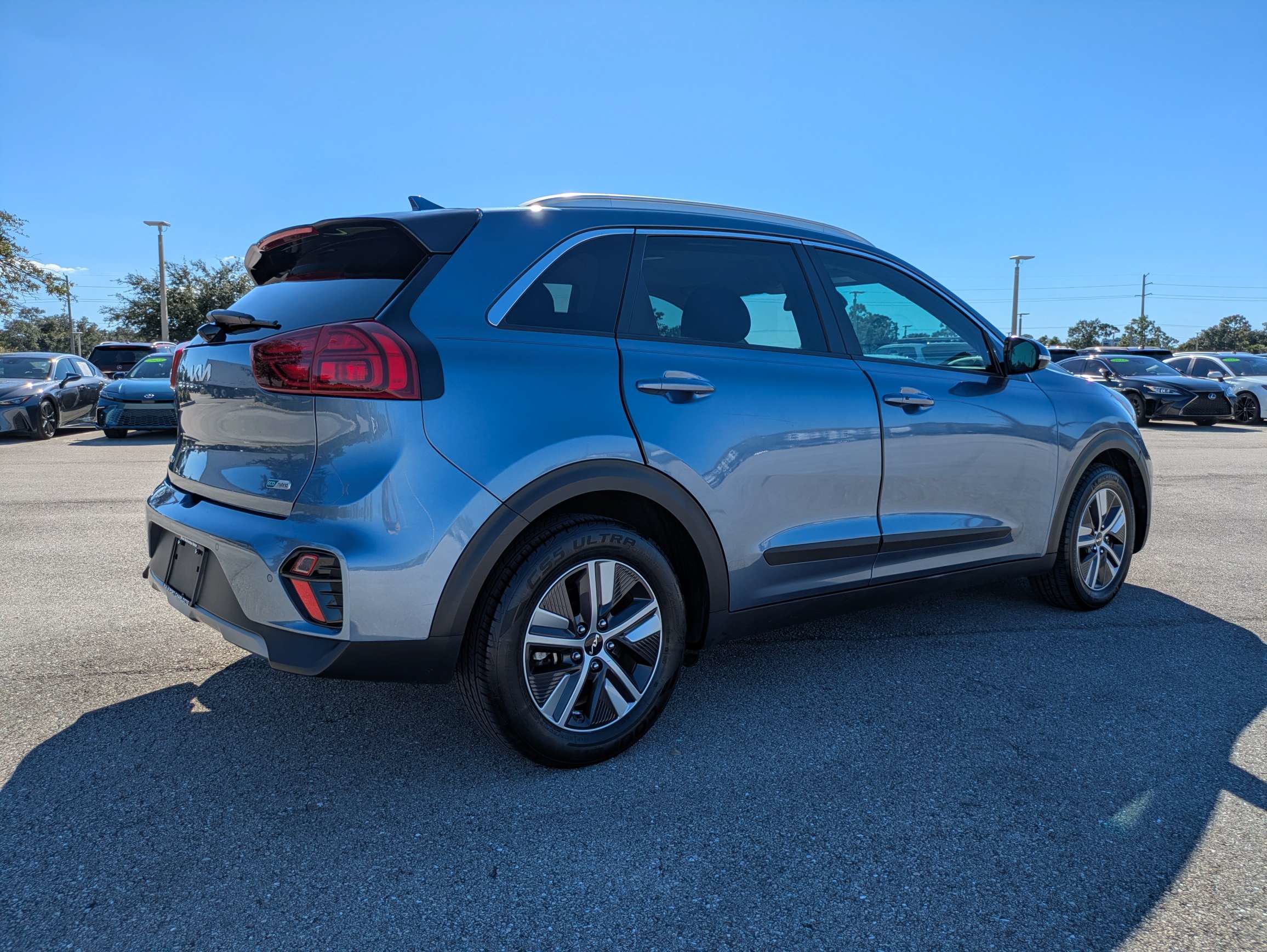 Used 2022 Kia Niro EX Premium FWD image 4