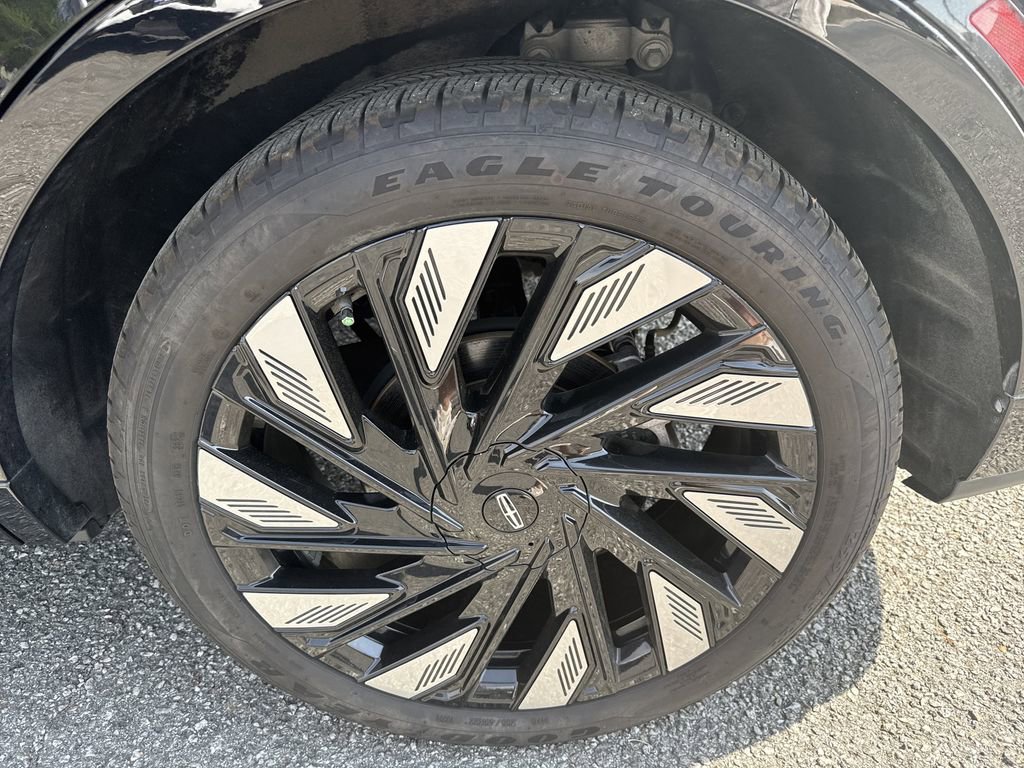 Used 2024 Lincoln Nautilus Reserve w/ Jet Appearance Package (87T) AWD/4WD image 18