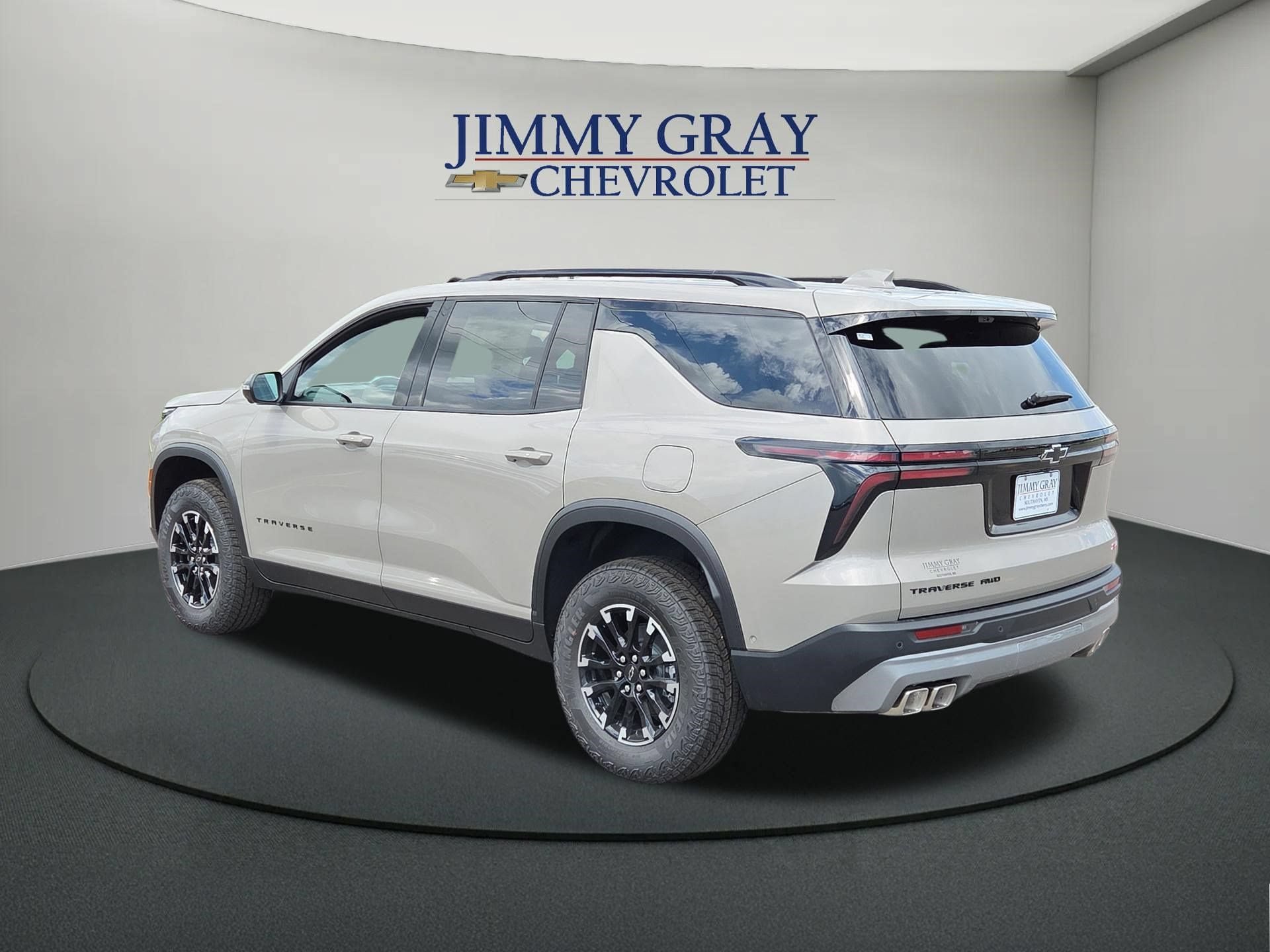 New 2026 Chevrolet Traverse Z71 w/ Enhanced Driving Package AWD/4WD image 3