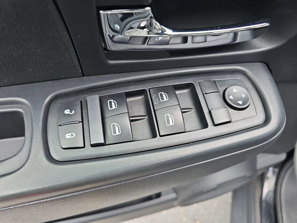 Used 2010 Jeep Liberty Sport AWD/4WD image 30