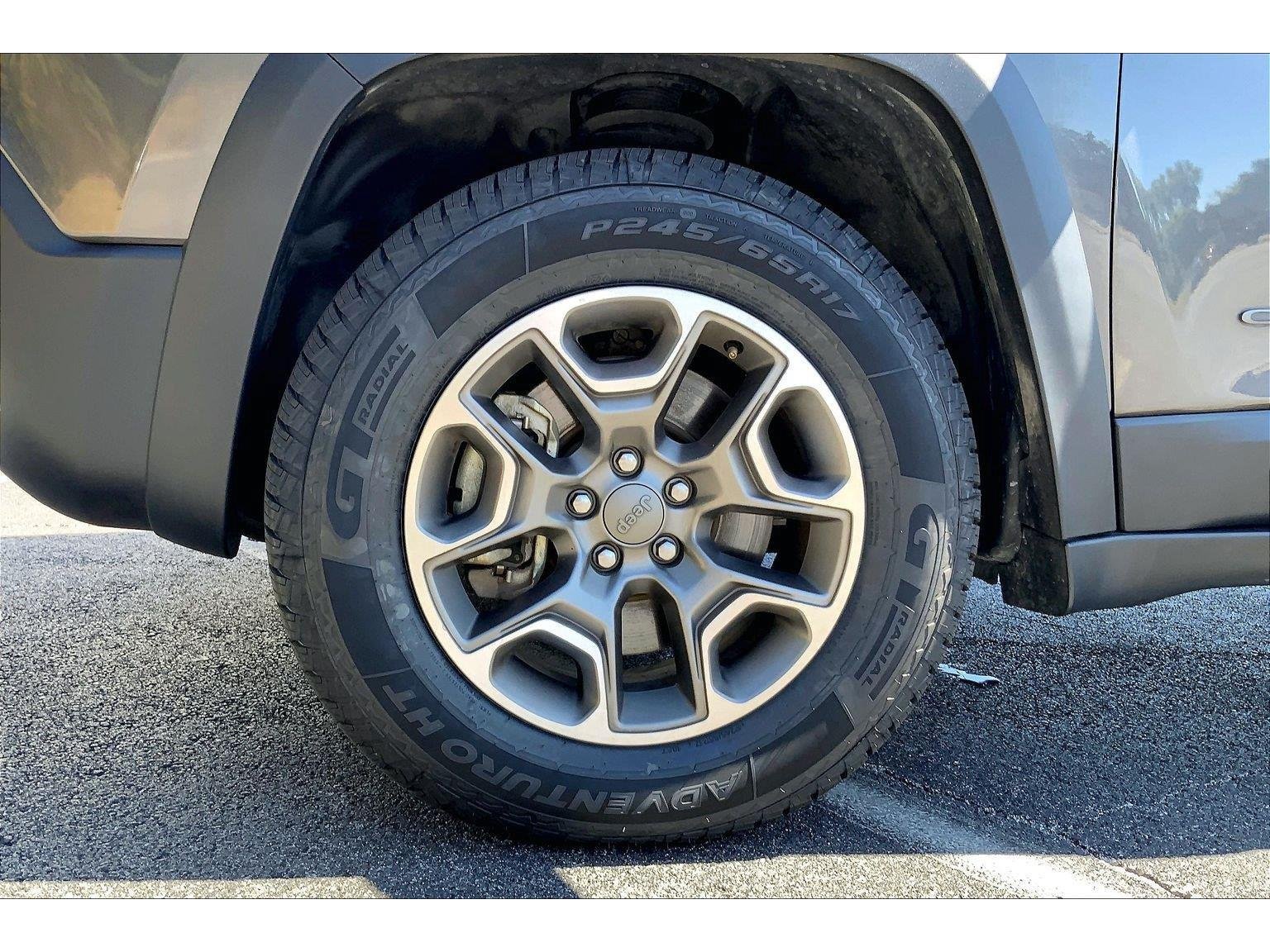 Used 2021 Jeep Cherokee Trailhawk AWD/4WD image 9