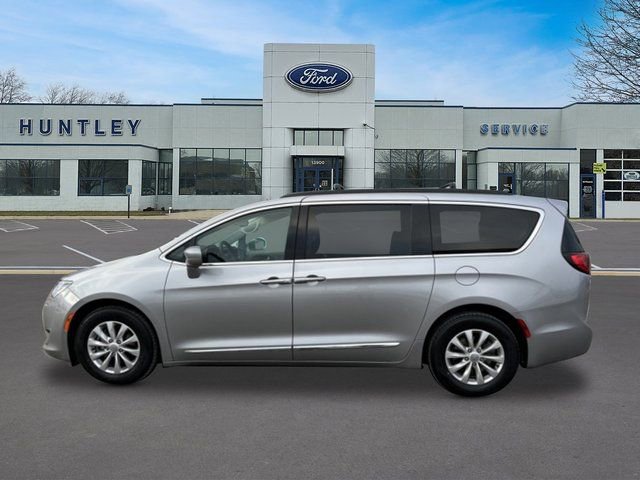 Used 2017 Chrysler Pacifica Touring-L image 7