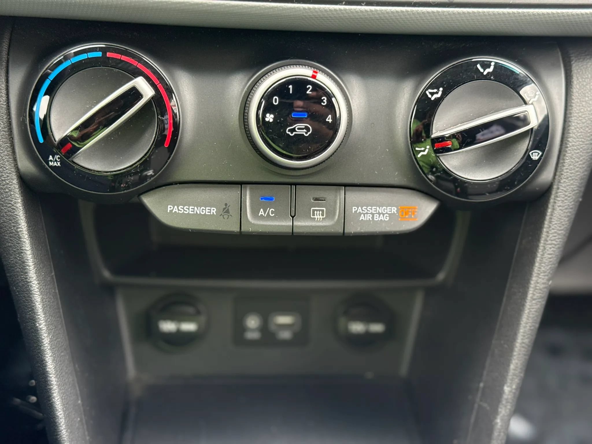 Used 2018 Hyundai Kona SE AWD/4WD image 25