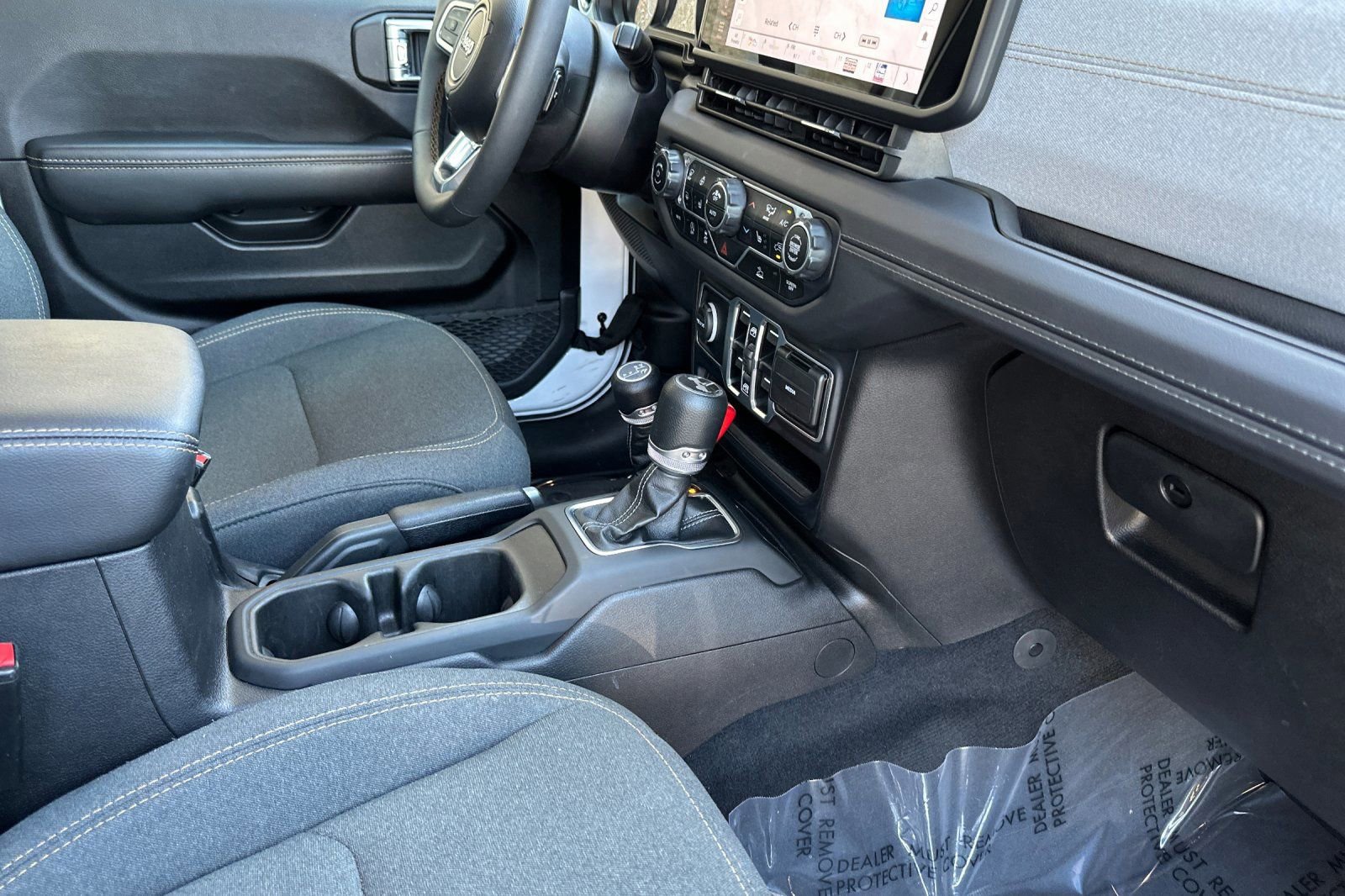 Used 2025 Jeep Wrangler Sahara image 16