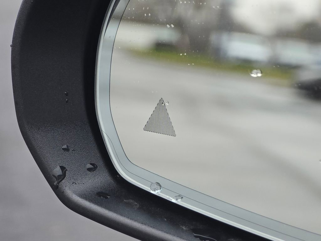 Used 2025 Mercedes-Benz GLC 300 4MATIC image 8